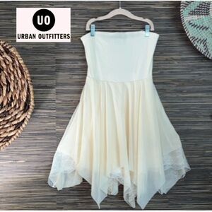 NWOT Urban Outfitters Gemma Lace Strapless mini dress Cream Ivory Medium flirty